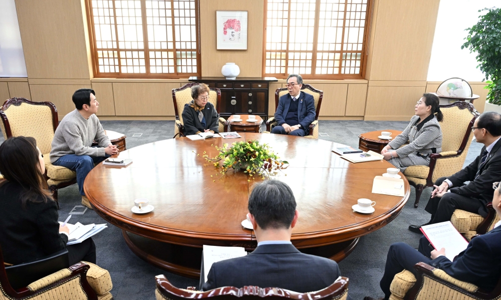 Minister of Foreign Affairs Cho Tae-yul Meets with Representatives of Organizations for Abductees and Prisoners of War (POWs), and Families of Korean Missionaries Detained in North Korea